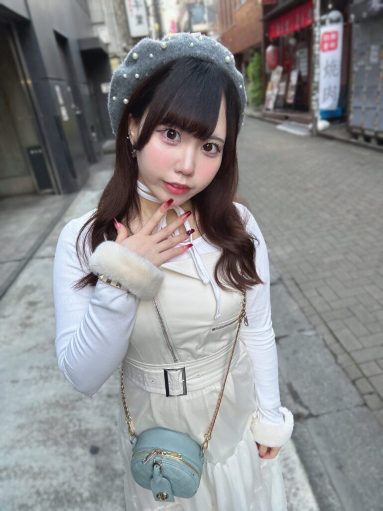 HカップのAV女優・すずめゆらは元アイドルの【炭・SUI・化物】で身バレ！ - 夢の世界へようこそ